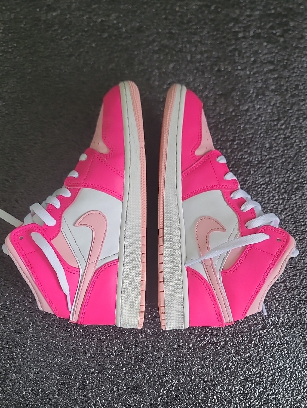 Nike Air Jordan 1 Mid "Fierce Pink" Wmns 5.5 - Picture 4 of 15